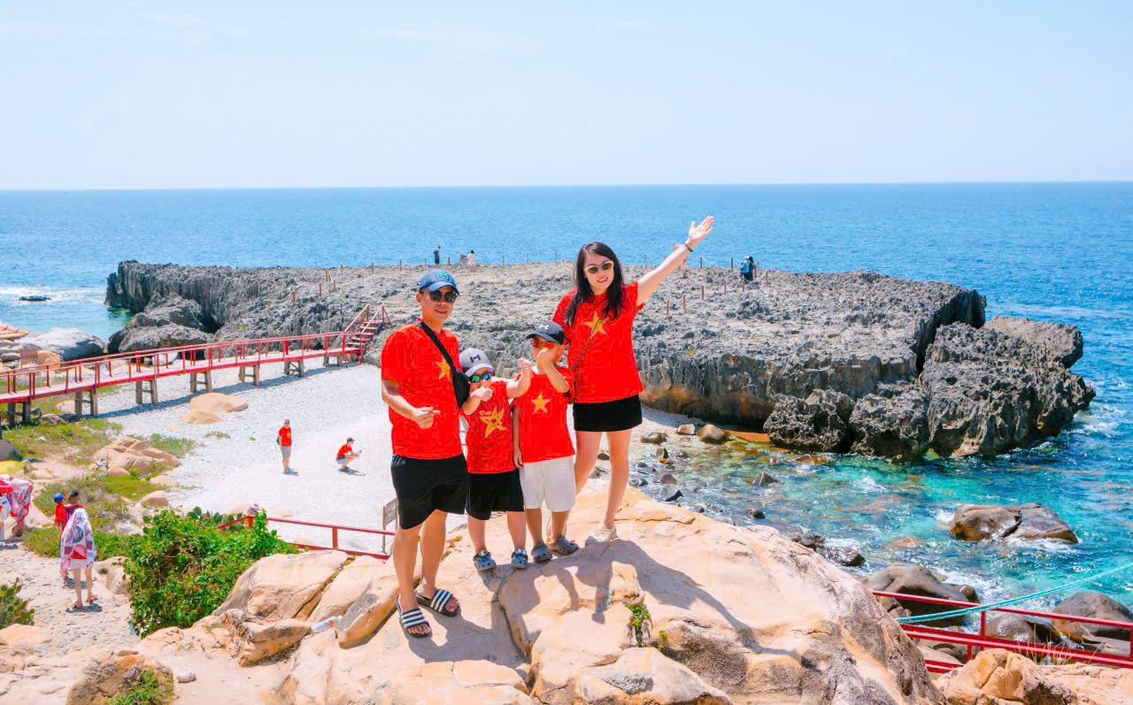 TOUR NINH CHỮ - VĨNH HY - HANG RÁI - TIÊN TIẾN FARM & ZOO 3 NGÀY + TEAM BUILDING & GALA DINNER